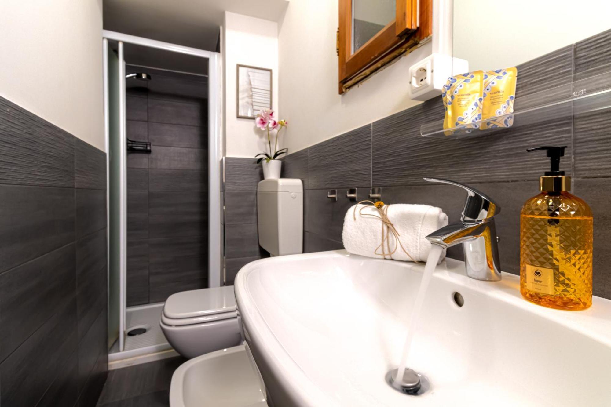 Apartament Charming Frescoed Loft Bolonia Zewnętrze zdjęcie